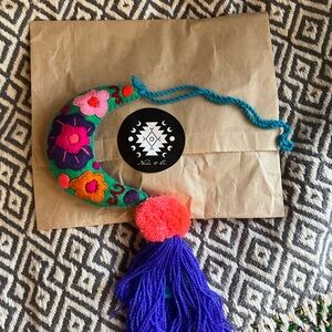 Nena & Co. Crescent moon Pom